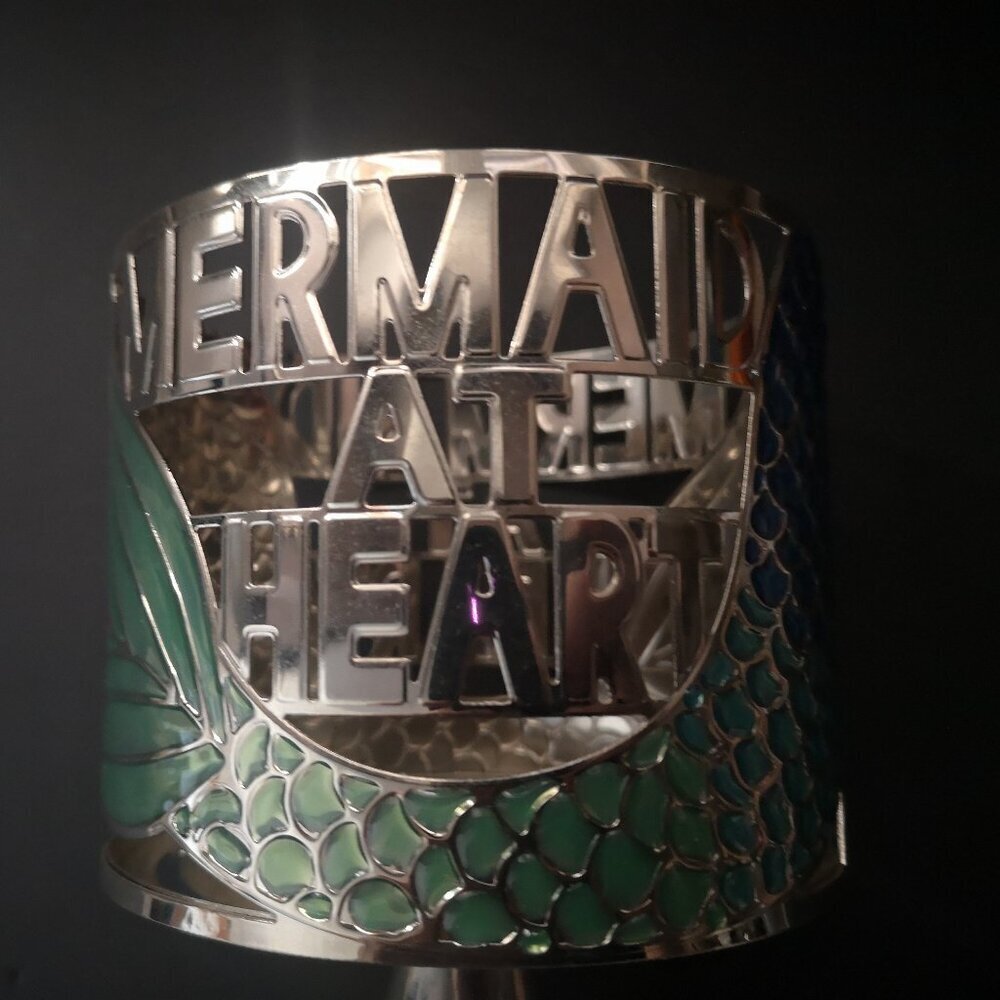 Bath & Body Works "Mermaid at Heart" Pedestal 3-Wick Candle Holder Retired - Picture 3 of 5